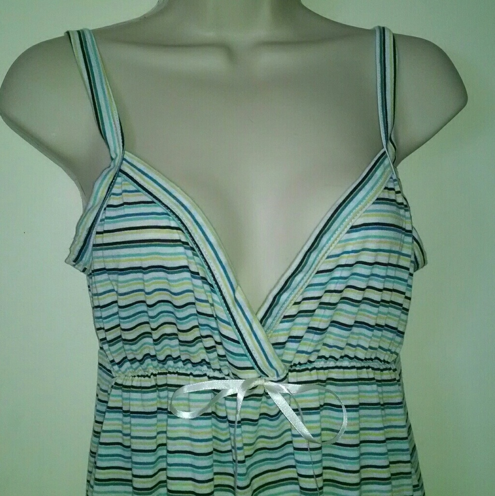Beautiful maternity top - Picture 2 of 7